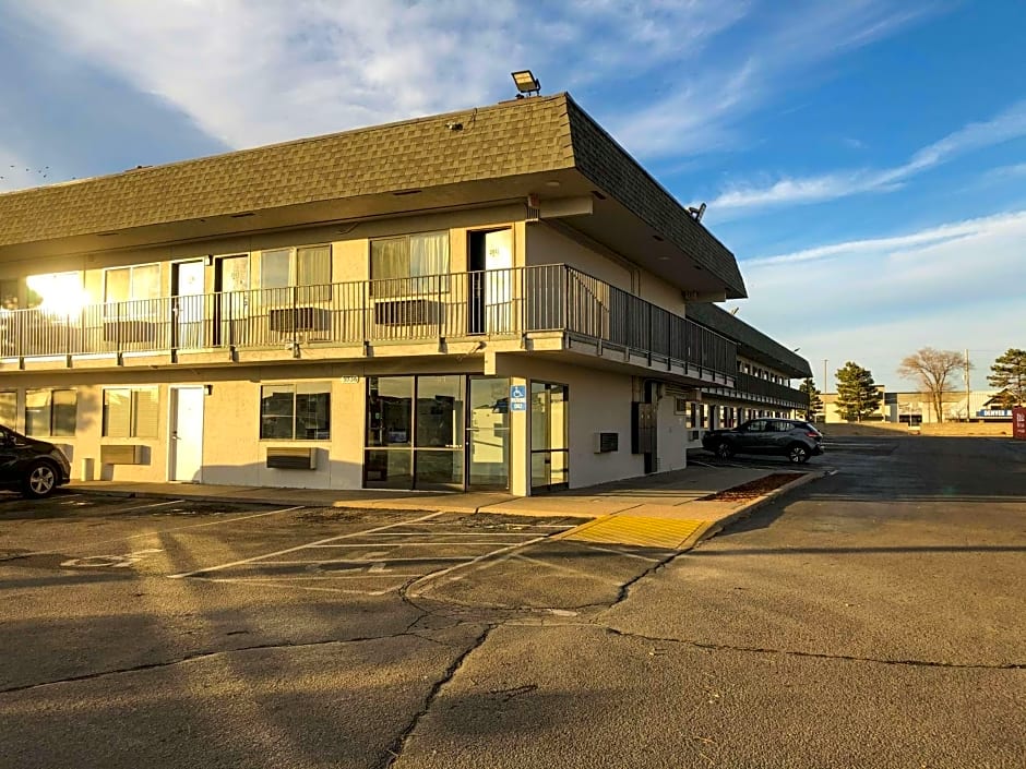 Studio 6 Wichita, KS - Airport