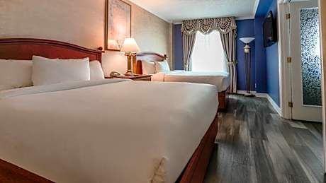 Exterior View Family Suite, 2 Queen and 1 Sofa-Bed
