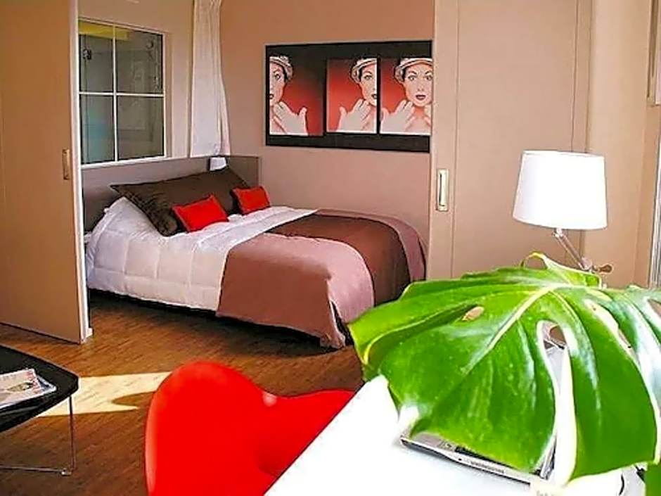 Standing Hotel Suites by Actisource