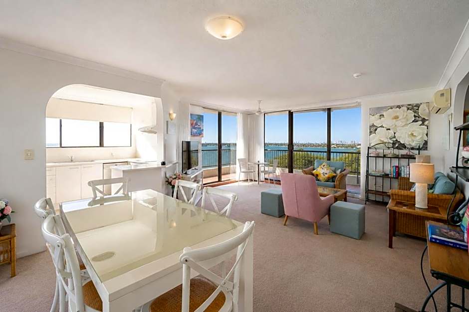 Broadwater Shores Waterfront Apartments