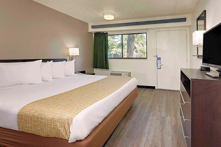Travelodge by Wyndham College Park