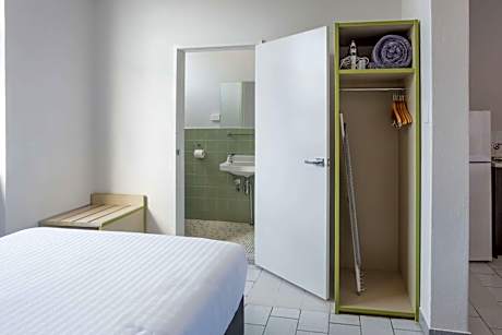 Twin Studio with Two Queen Beds