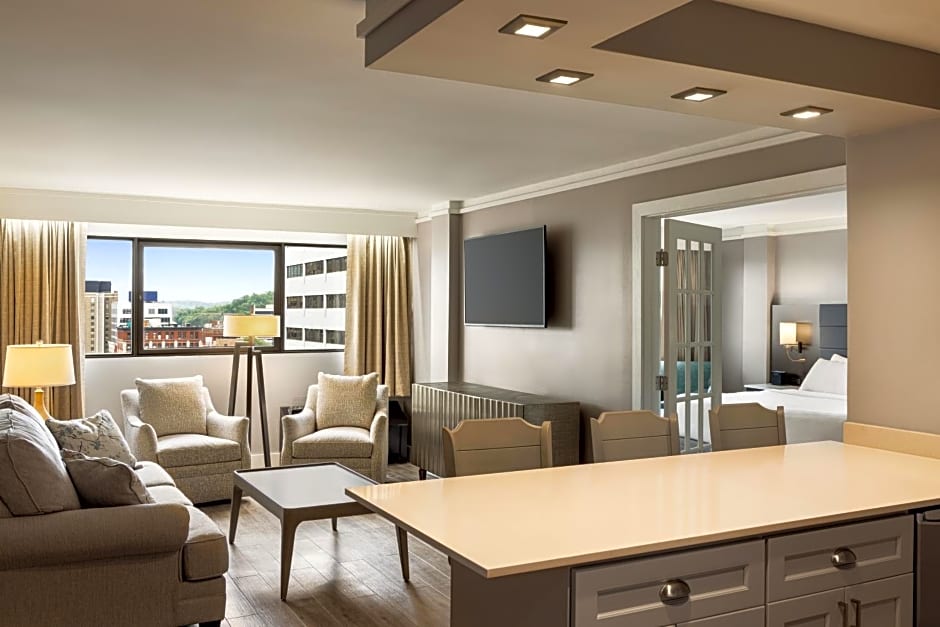 Crowne Plaza Knoxville Downtown University by IHG