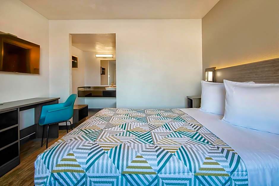 Motel 6-Albuquerque, NM - Carlisle