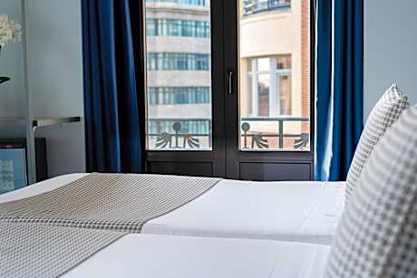 Twin Room with Private Bathroom