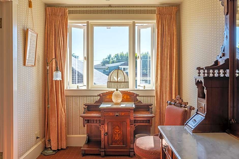 Martine Inn