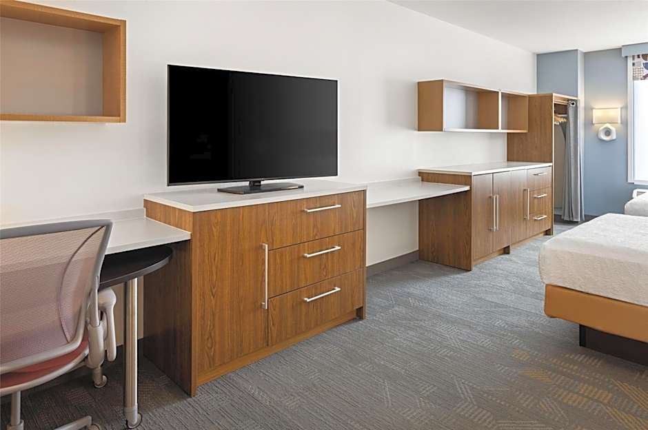 Home2 Suites by Hilton Minneapolis / Roseville, MN