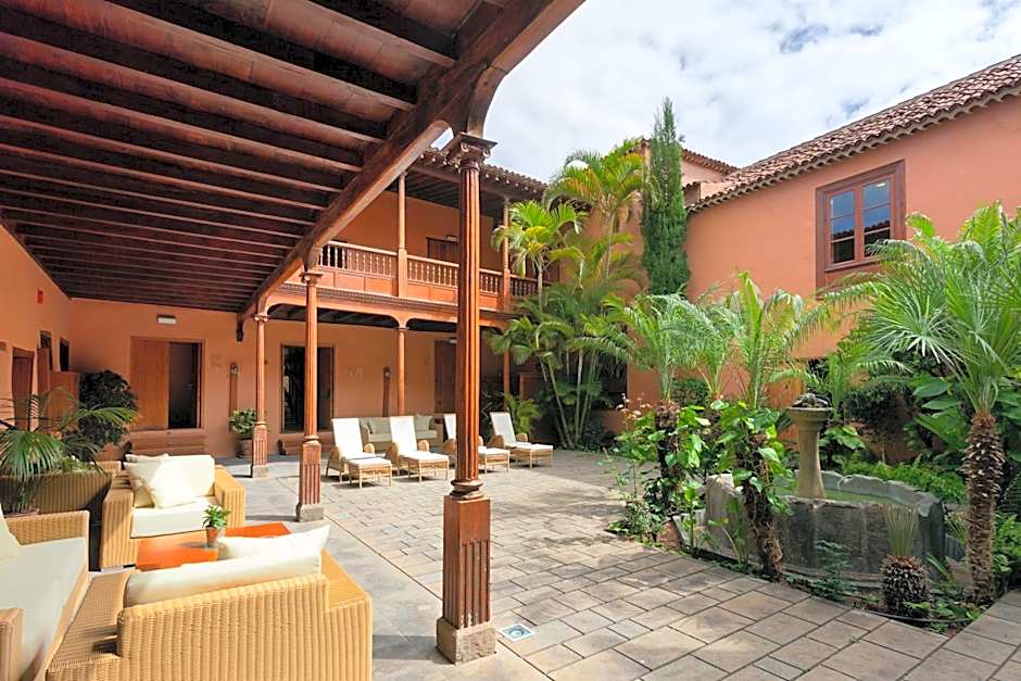 Hotel LIVVO La Quinta Roja