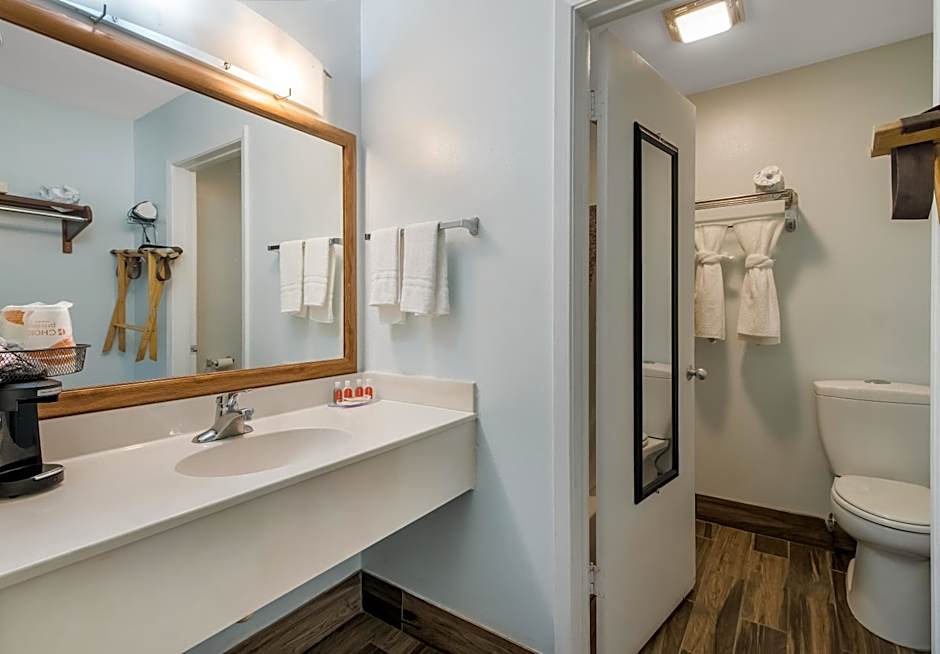 Econo Lodge Inn & Suites Fulton - Rockport