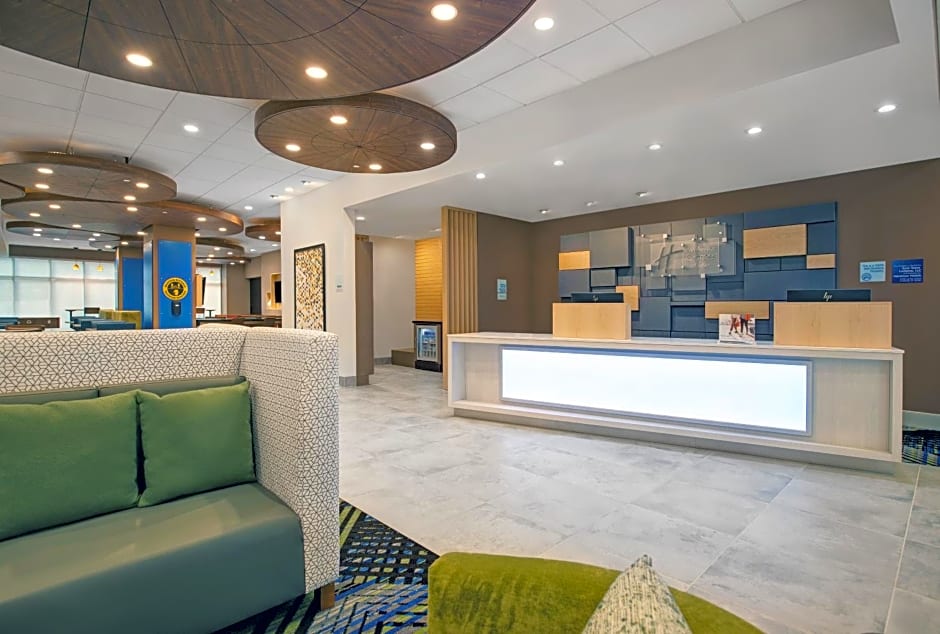 Holiday Inn Express Milwaukee Downtown By IHG