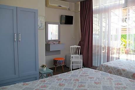 Economy Triple Room