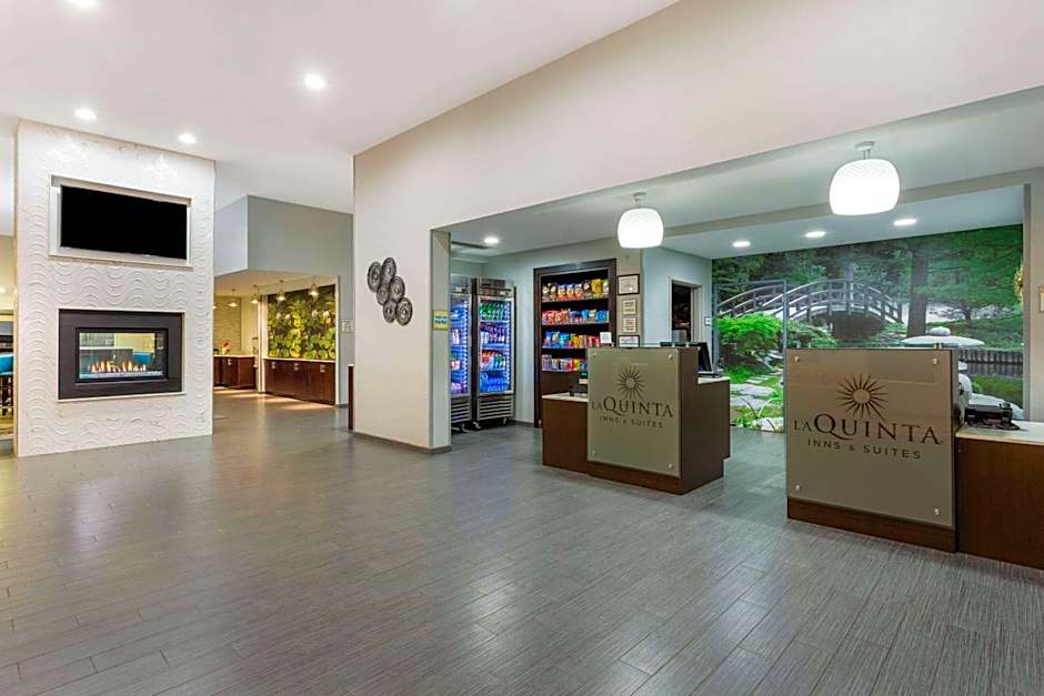 La Quinta Inn & Suites by Wyndham Rockford