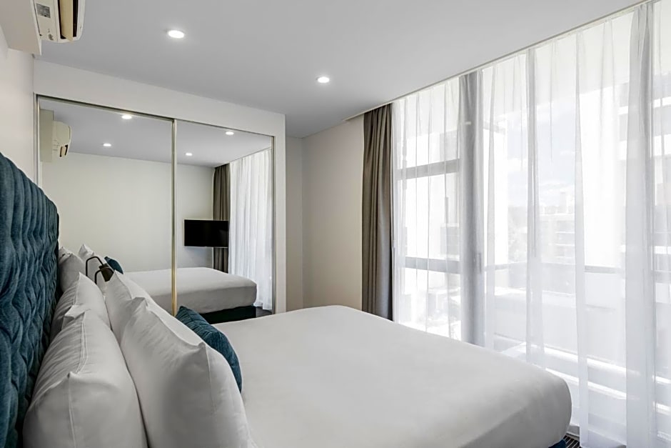 Meriton Suites Waterloo