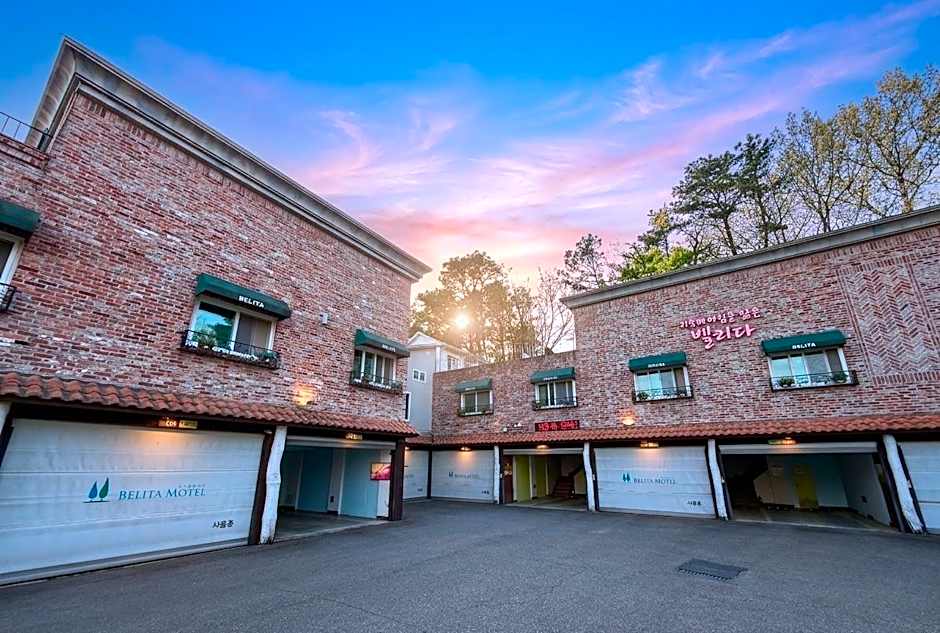 Paju Belita N Good Time Motel