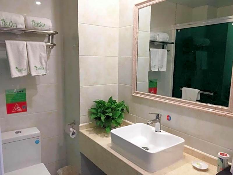 Vatica Jieshou City New Passenger Transport Center Hotel