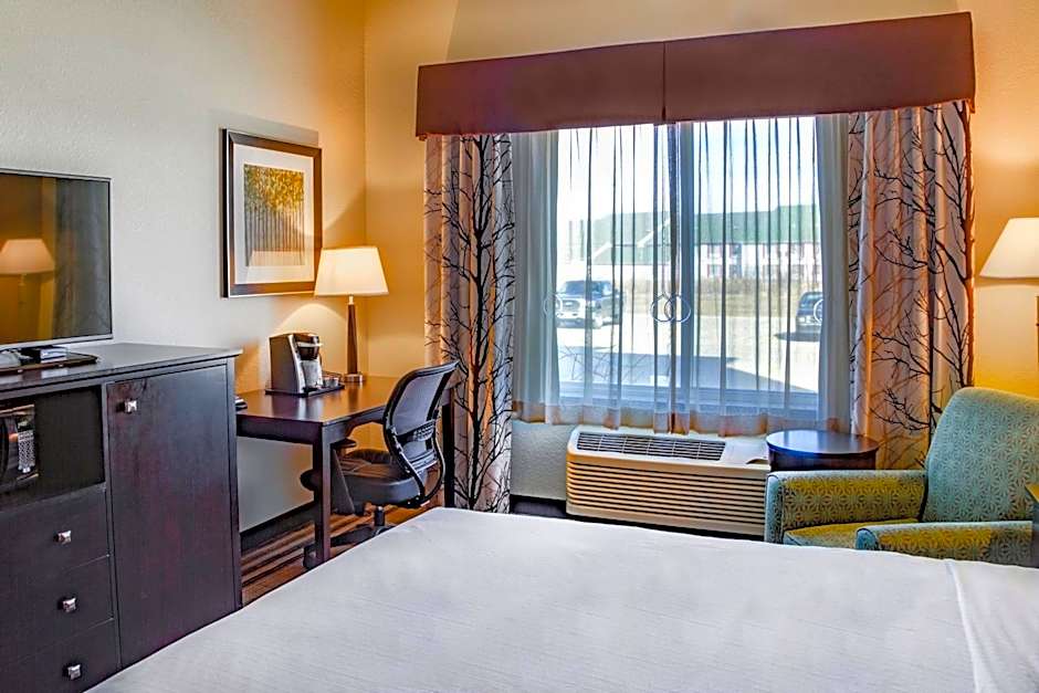 Holiday Inn Express & Suites Nevada By IHG