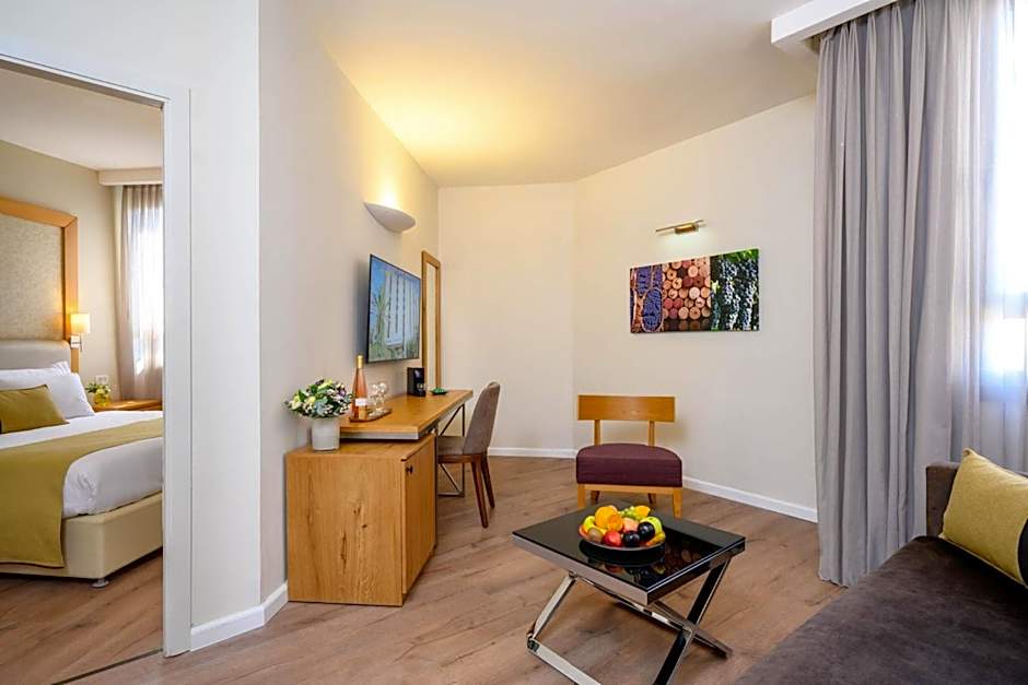 Photo 1 of 5 of Junior Suite