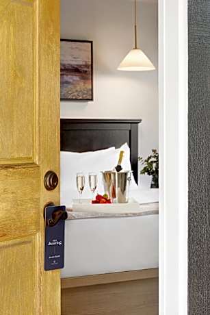 Coutyard King + Outdoor Tub