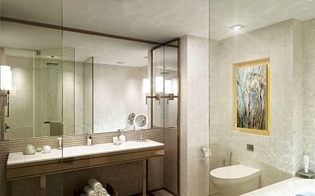 Studio King Size Bed