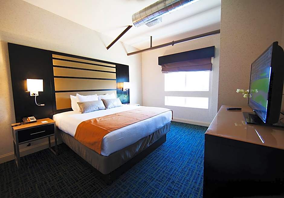 Photo 1 of 4 of Suite