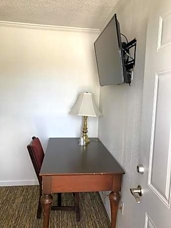 AMERICAN INN