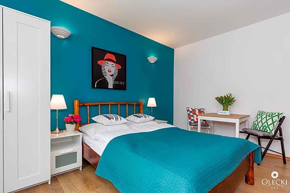 OLECKI Holiday House