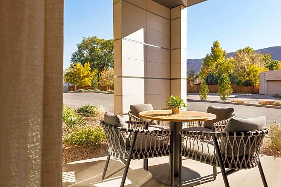 Hoodoo Moab, Curio Collection By Hilton
