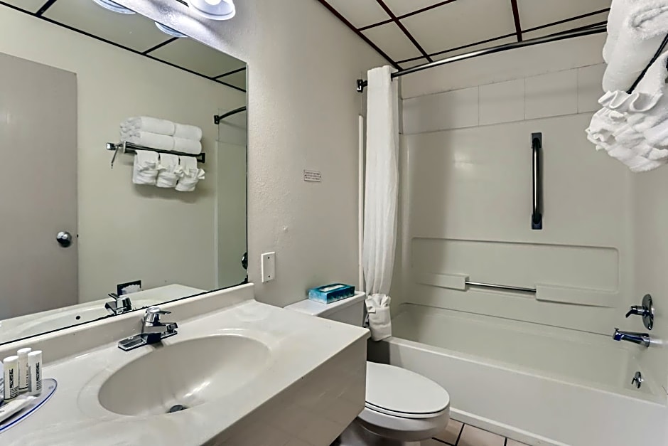 Baymont by Wyndham Loveland - Fort Collins Area