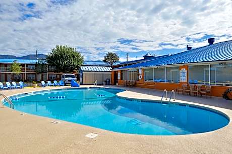 The Classic Desert Aire Hotel