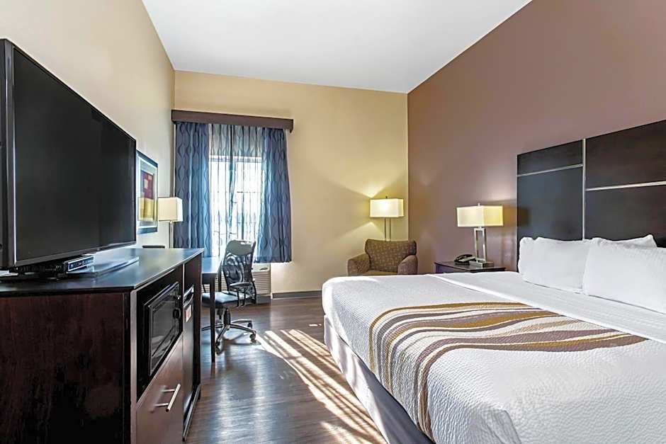 La Quinta Inn & Suites by Wyndham Denver Gateway Park
