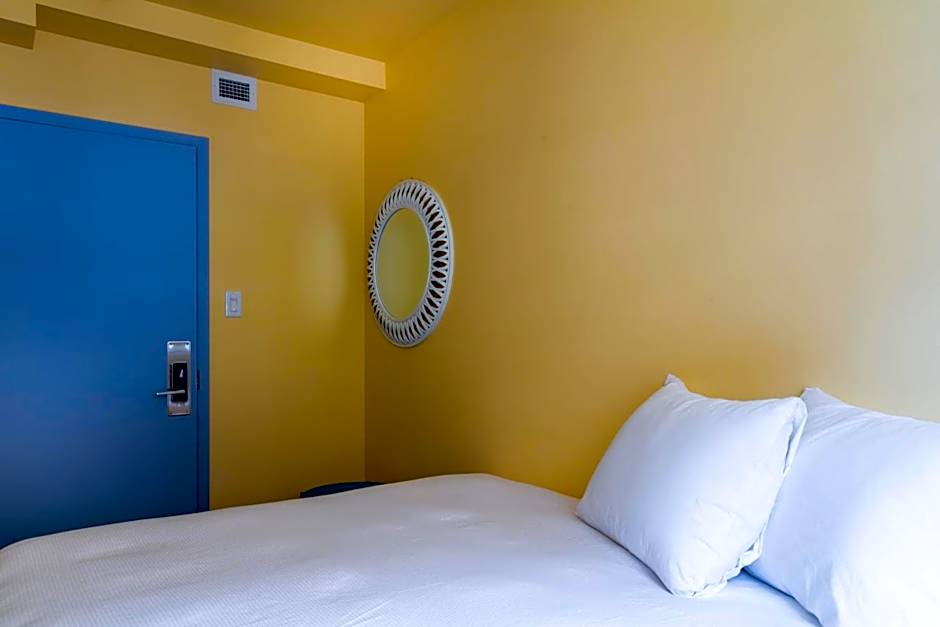 Auberge Jeunesse QBEDS Hostel