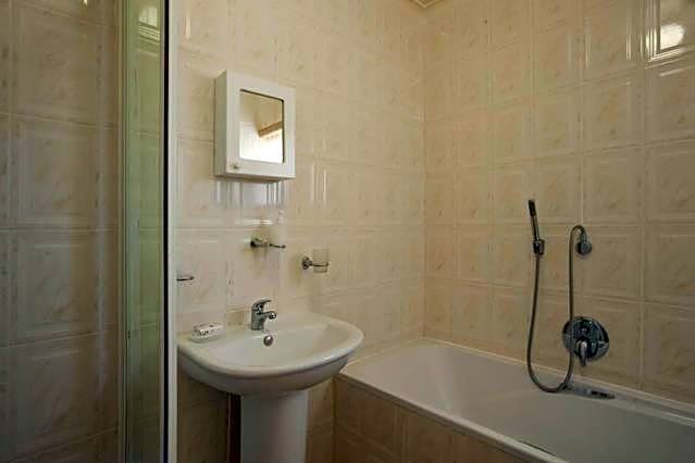 Quest Bed And Breakfast