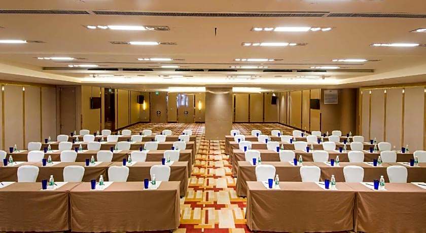 Pullman Linyi Lushang Hotel