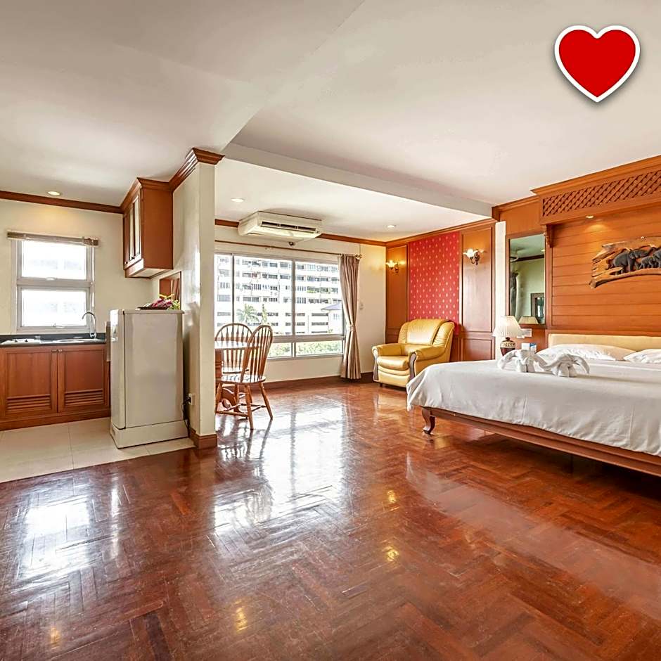 Studio Suite by Royal Ivory Nana