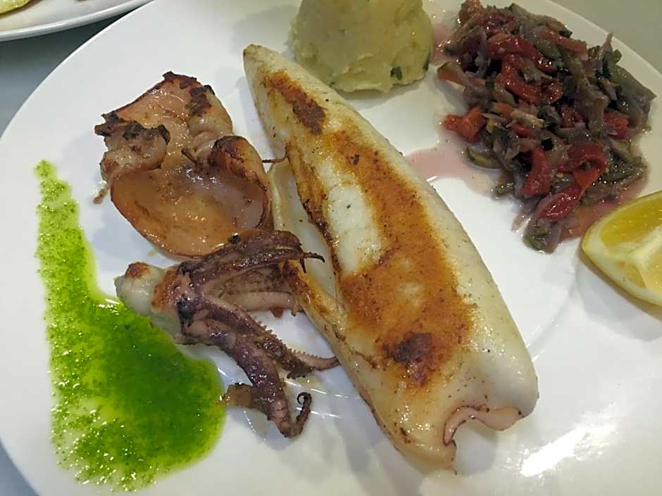 Albenzaire Hotel Asador