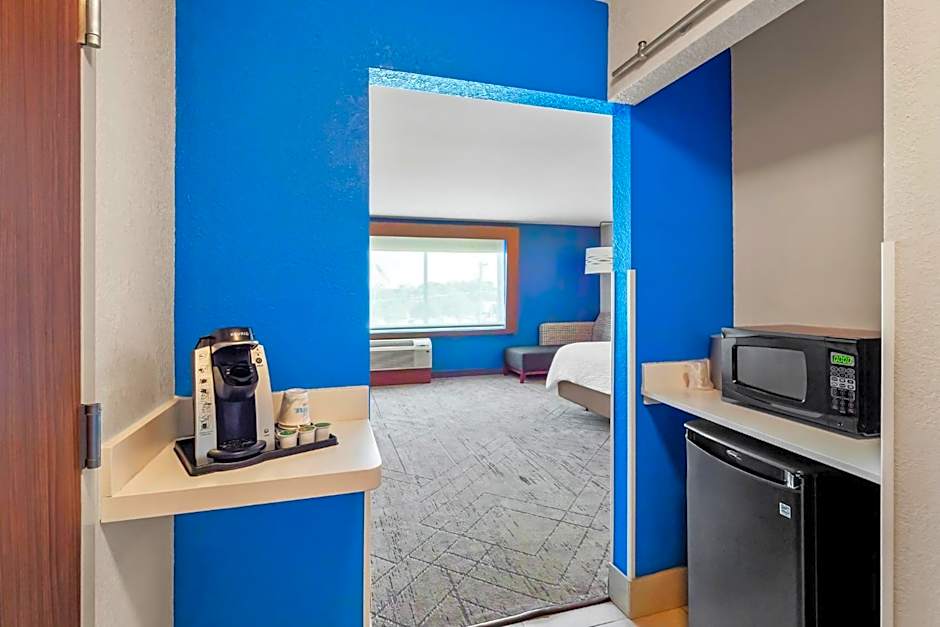 Holiday Inn Express & Suites Detroit Northwest - Livonia By IHG