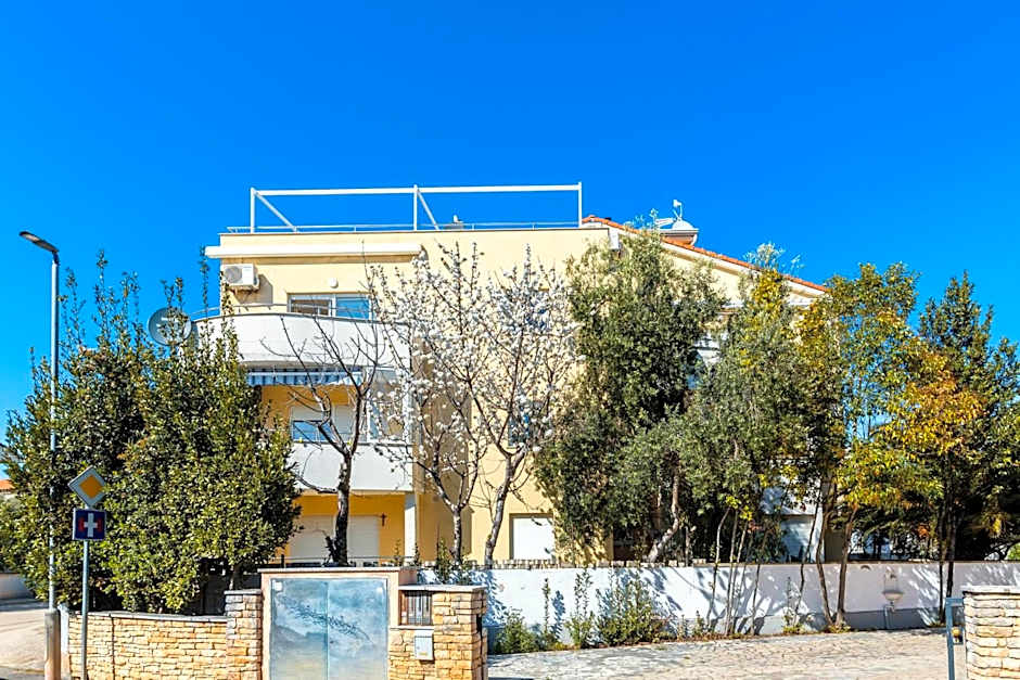 Hanna - 500m from the beach