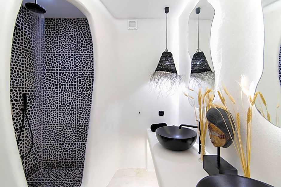 Portara Seaside Luxury Suites