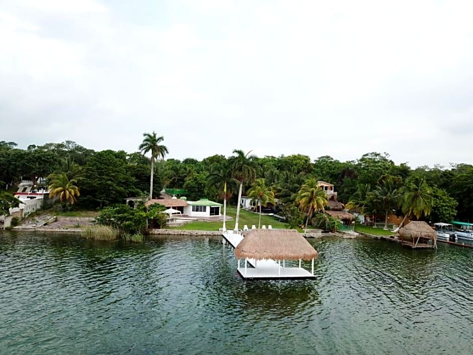 Royal Palm Bacalar Cabañas & Lagoon Club