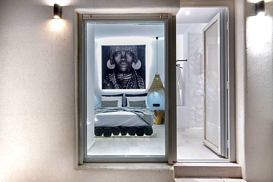 Portara Seaside Luxury Suites