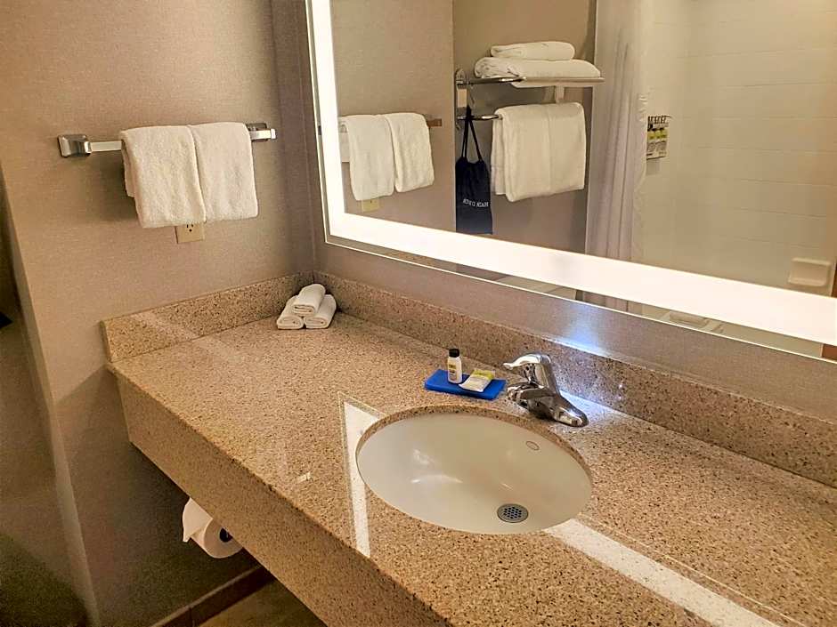 Holiday Inn Express & Suites Cheney By IHG