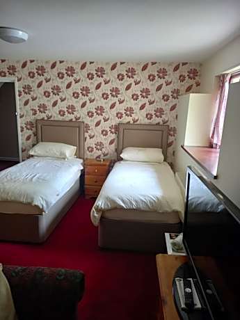 Family Room with Private Bathroom (2+1) or Twin Room