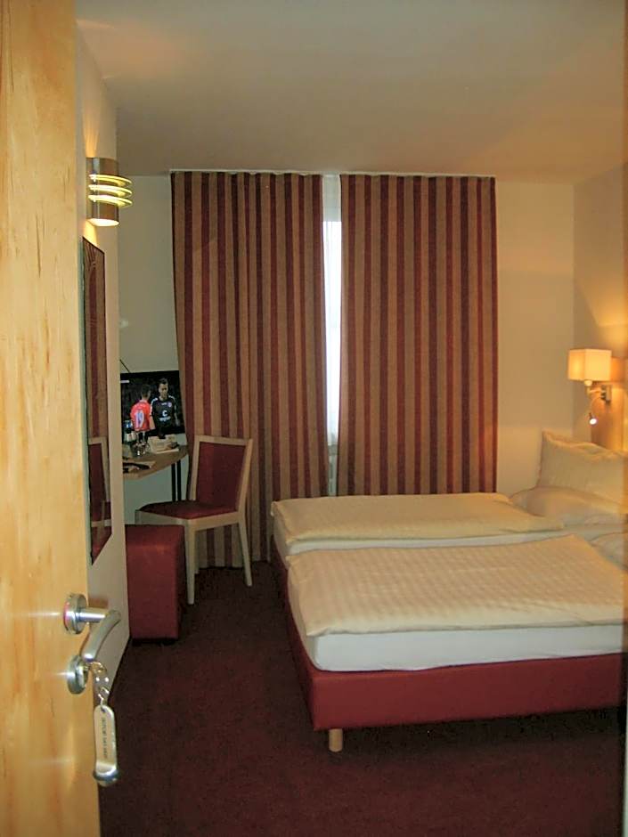 City Hotel by celina