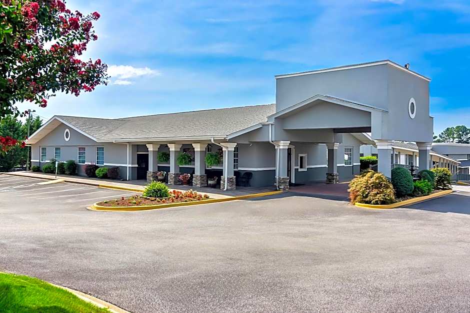 Quality Inn & Suites Greenville - Haywood Mall