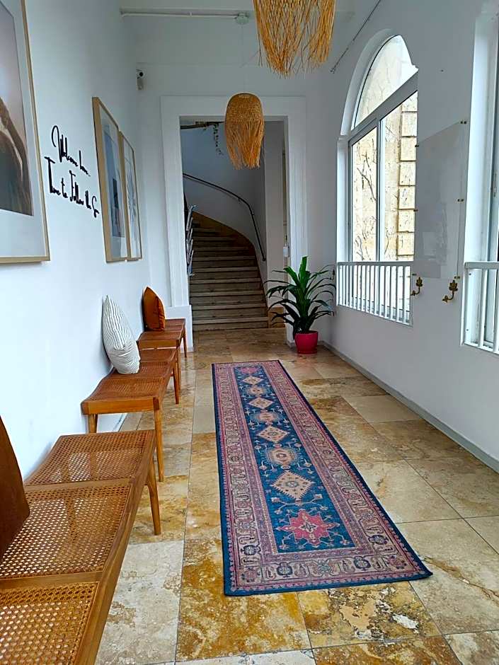 Follow the Sun Boutique Hostel - Pool, Breakfast & Sea Views