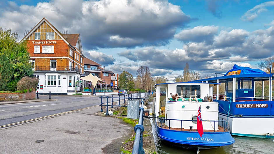 Uno Thames Hotel