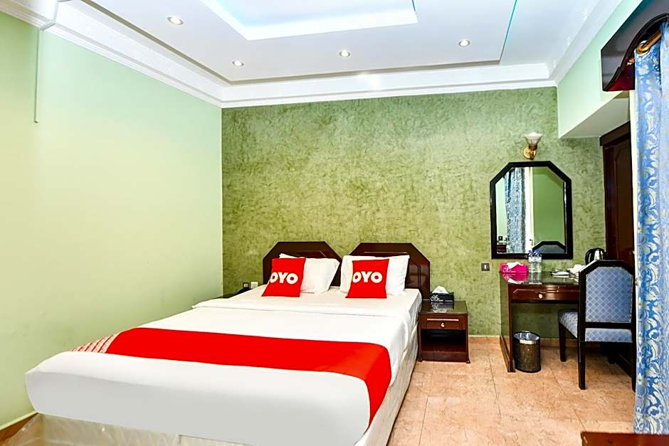 OYO 137 Marina Hotel