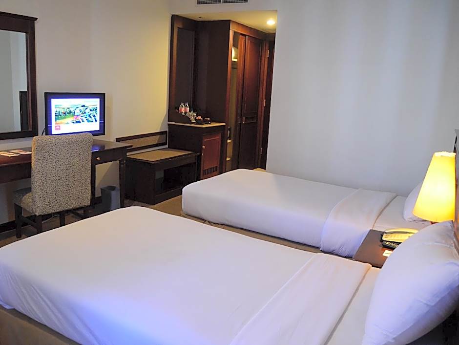 M - Regency Hotel