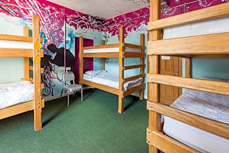 Bed in 8-Bed Mixed Dormitory Room sleeps 8