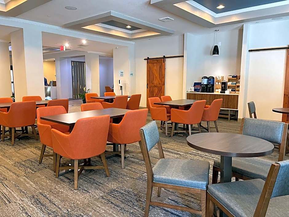 Holiday Inn Express and Suites Montgomery By IHG